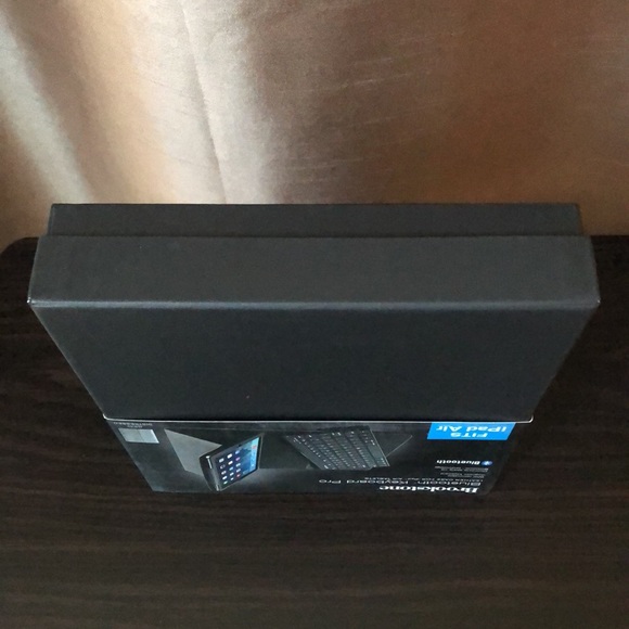 Brookstone Bluetooth Keyboard Pro & Leather Case for iPad Air Tablets - Picture 9 of 10